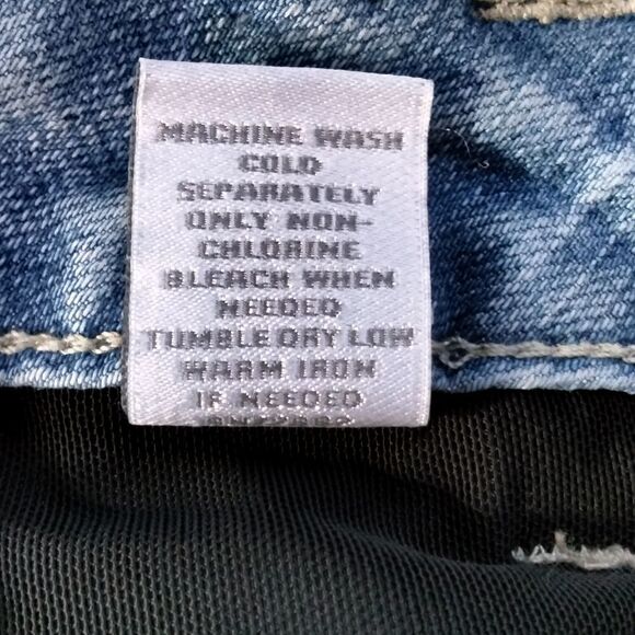 "Fashion Bug" woman's shorts  - Picture 7 of 7